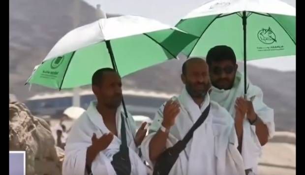 «لبيك اللهم لبيك».. دعاء لكل مشتاق لزيارة بيت الله الحرام (فيديو)