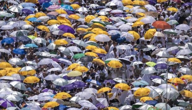 ركن الحج الأعظم.. حجاج بيت الله في مشعر عرفات (صور)