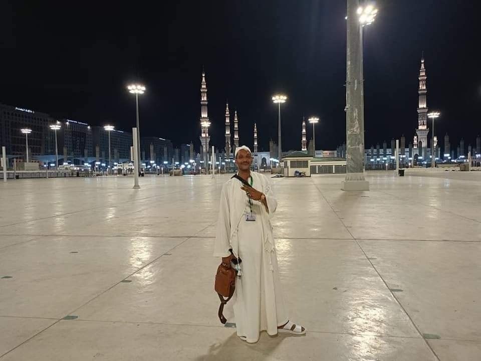 ربـح البيع يا عم ربيع.. رمى البرتقالات فصعد على جبل عرفات