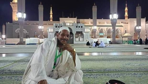 ربـح البيع يا عم ربيع.. رمى البرتقالات فصعد على جبل عرفات