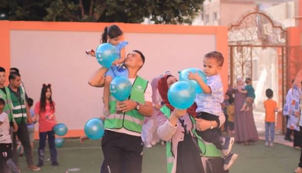 مؤسسة الجارحي توزع هدايا العيد للأطفال تحت مظلة التحالف الوطني (صور)