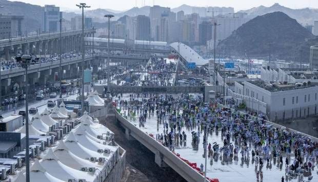 أمطار غزيرة على مشعر منى والحرم المكي (صور)