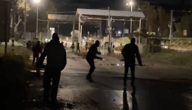 واشنطن: هناك مشاكل تواجه توزيع المساعدات بسبب هجوم إسرائيليين على الشاحنات