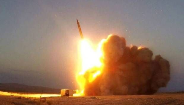 عاجل.. 5 غارات أمريكية بريطانية تستهدف مطار الحديدة الدولي غرب اليمن