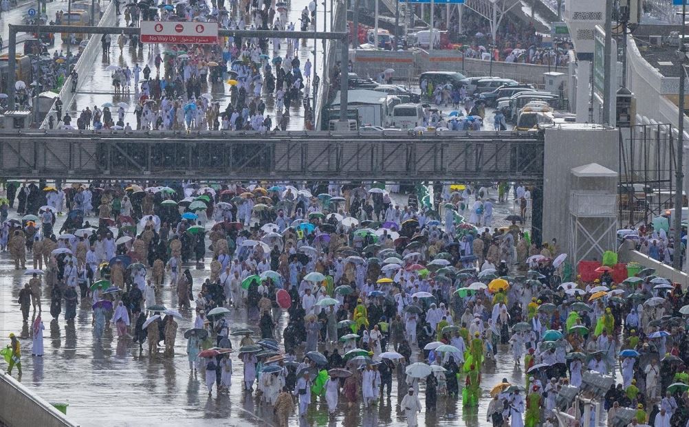 أمطار غزيرة على مشعر منى والحرم المكي (صور)