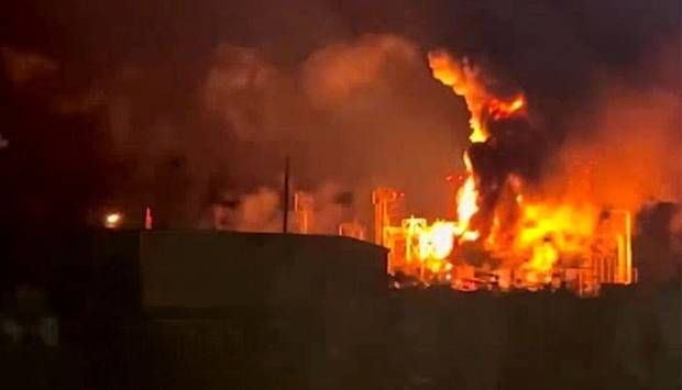 حريق هائل بمنشأة نفطية في روسيا.. اعرف السبب