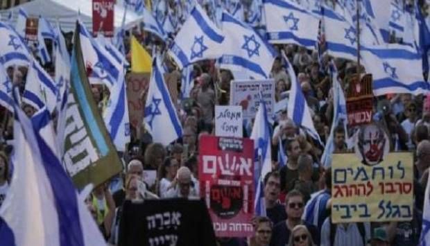 العشرات يتظاهرون أمام الكنيست الإسرائيلي للمطالبة بانتخابات جديدة في البلاد