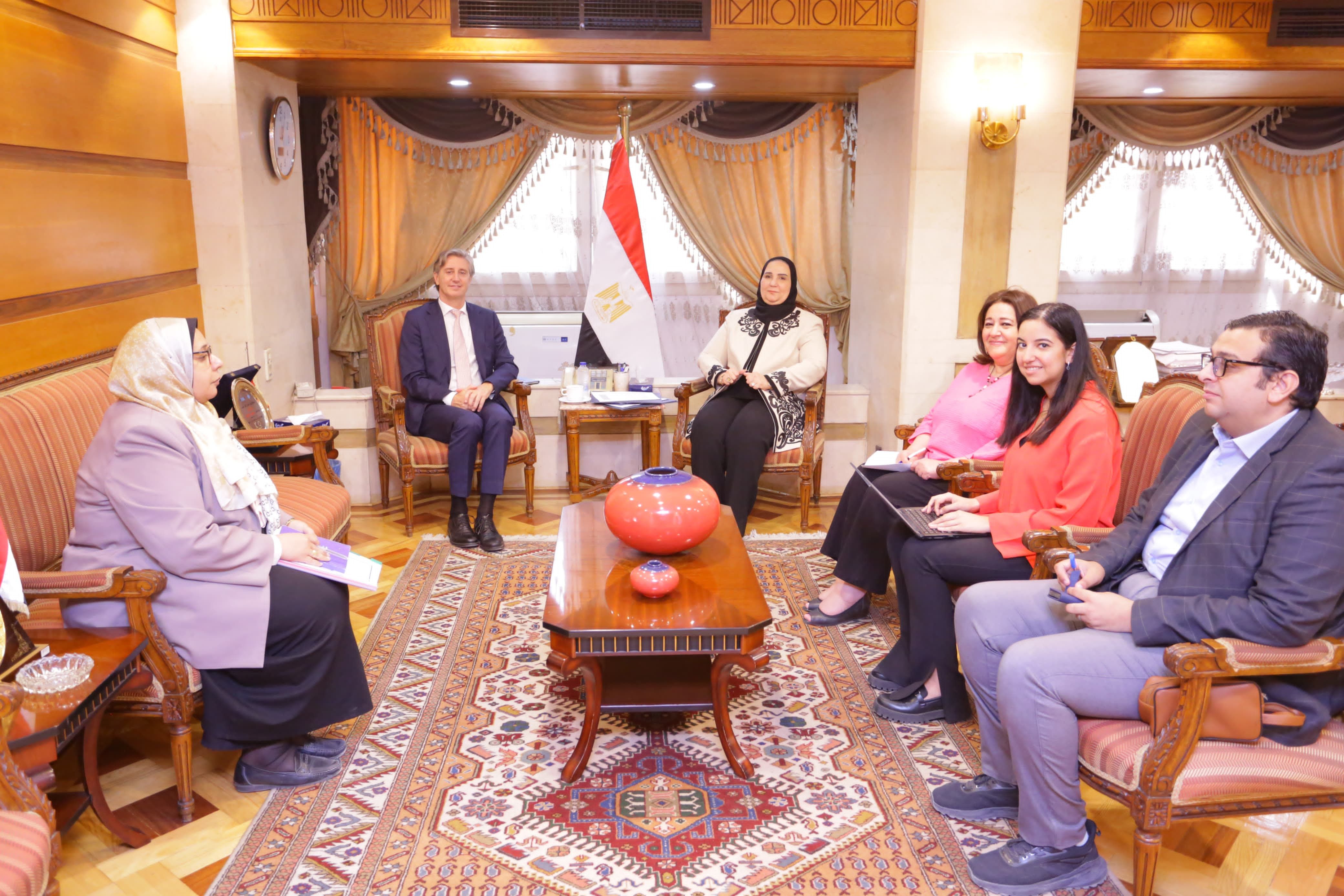 ممثل الأمم المتحدة يثمن جهود مصر الإغاثية إزاء الأوضاع فى غزة (صور)