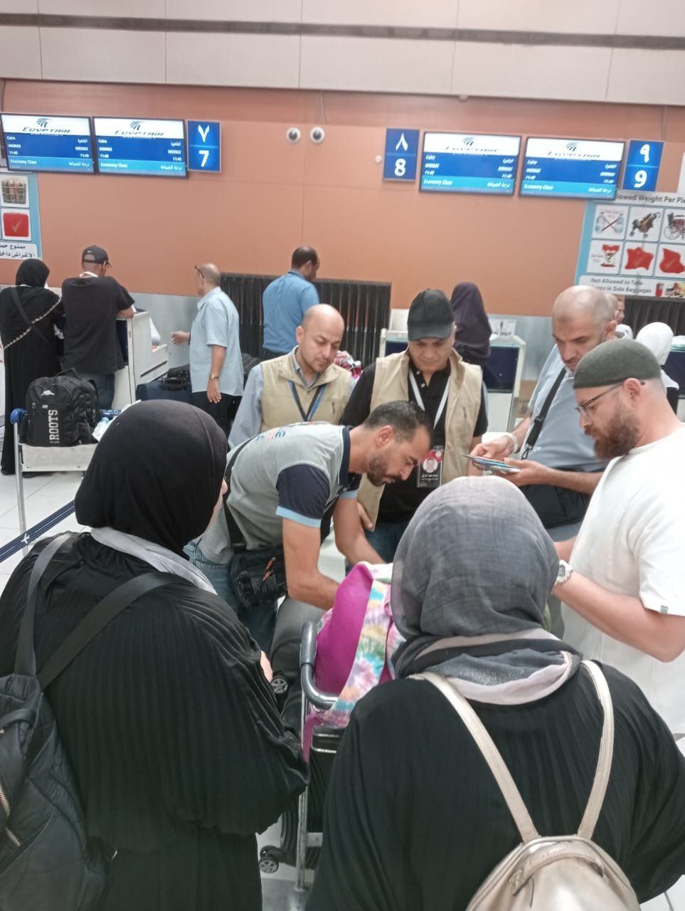 عودة أولى رحلات حجاج السياحة اليوم من مطار الأمير محمد في المدينة المنورة