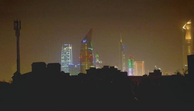 انقطاع الكهرباء عن بعض المناطق بالكويت لتخفيف الأحمال على الشبكة