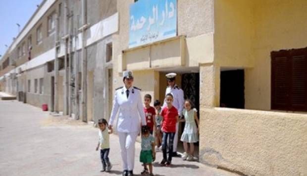 الداخلية تحتفل مع الأطفال الأيتام بعيد الأضحى وتوزع الهدايا عليهم (فيديو)