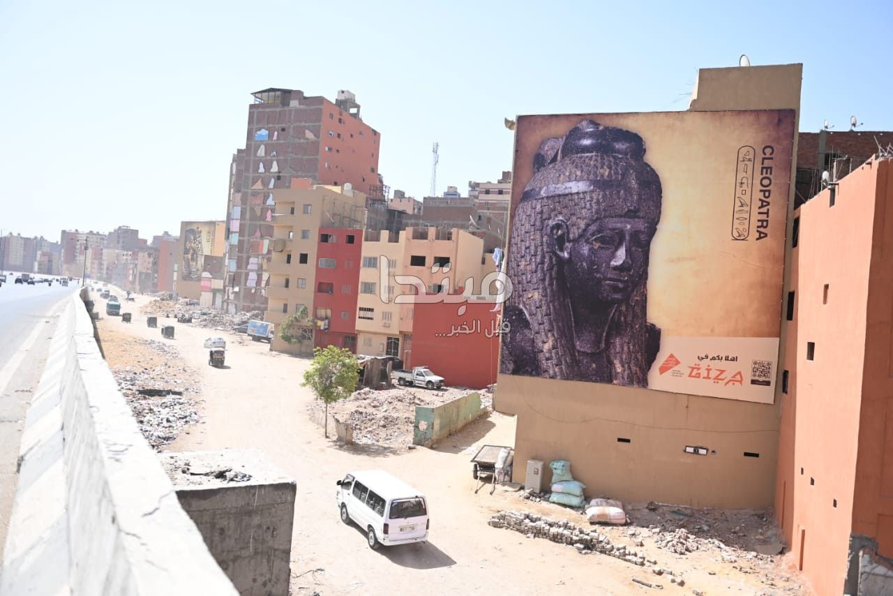 المتحف المصري الكبير.. رسوم فرعونية على مباني الدائري (صور)