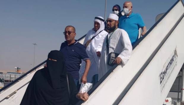 «مصر للطيران» تسير 12 رحلة لعودة الحجاج اليوم (صور)