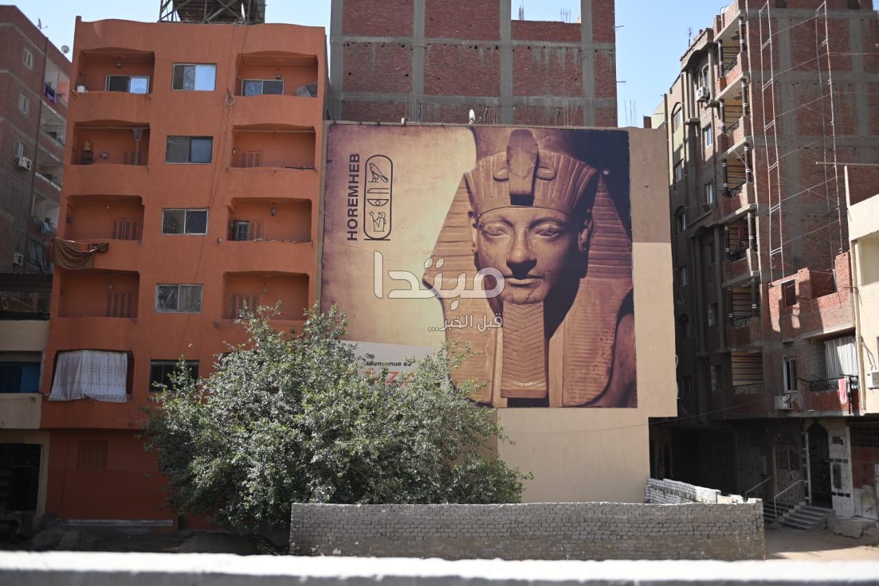 المتحف المصري الكبير.. رسوم فرعونية على مباني الدائري (صور)