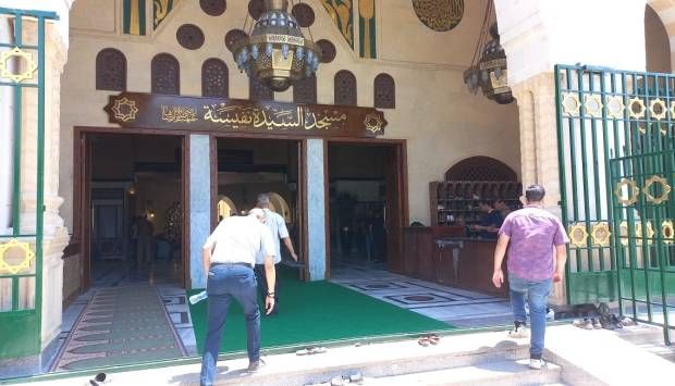 نقل شعائر صلاة الجمعة من مسجد السيدة نفيسة بالقاهرة (بث مباشر)