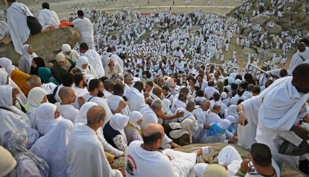 وزيرة التضامن تطمئن على الحالة الصحية لحجاج الجمعيات الأهلية