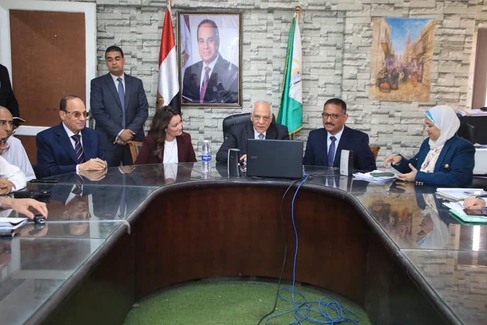 محافظ الجيزة يطالب أولياء الأمور بعدم التكدس بمحيط لجان الثانوية العامة