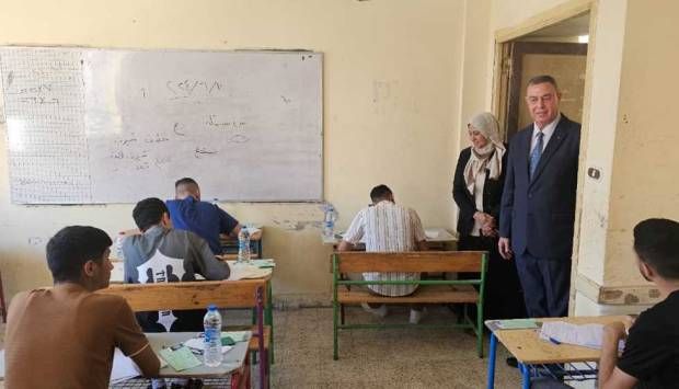 سفير فلسطين يتفقد امتحانات الثانوية العامة لطلاب بلاده بإحدى مدارس مصر
