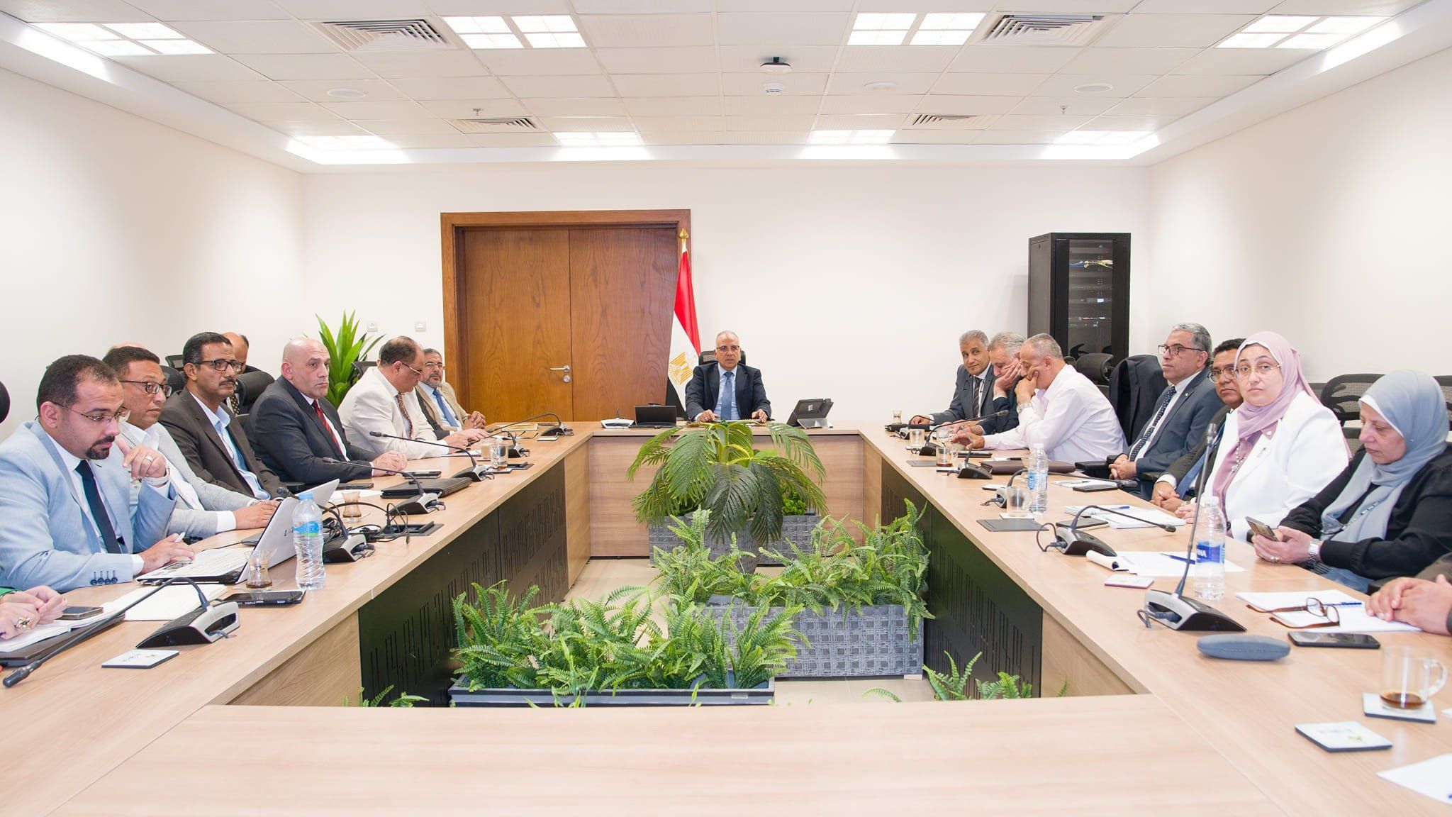 وزير الري يستعرض الموقف المائي بالمحافظات.. ويصدر توجيهات مهمة (صور)