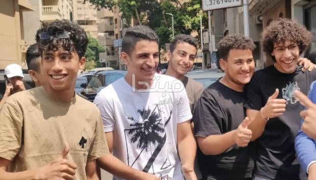 فرحة بين طلاب الثانوية العامة لسهولة امتحان اللغة الأجنبية الثانية