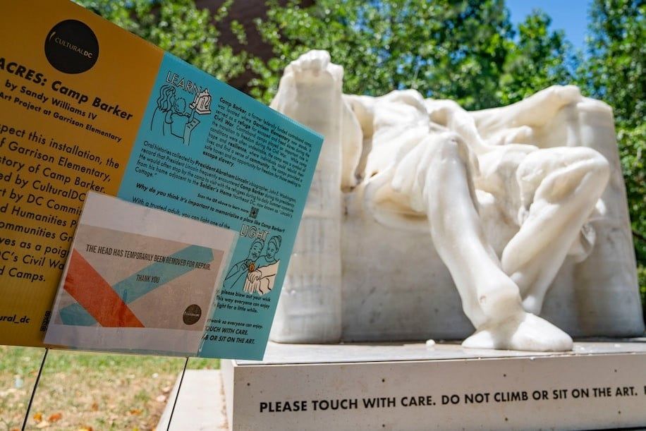 بسبب موجة الحر.. تمثال لينكولن الشمعي يذوب في واشنطن (صور)