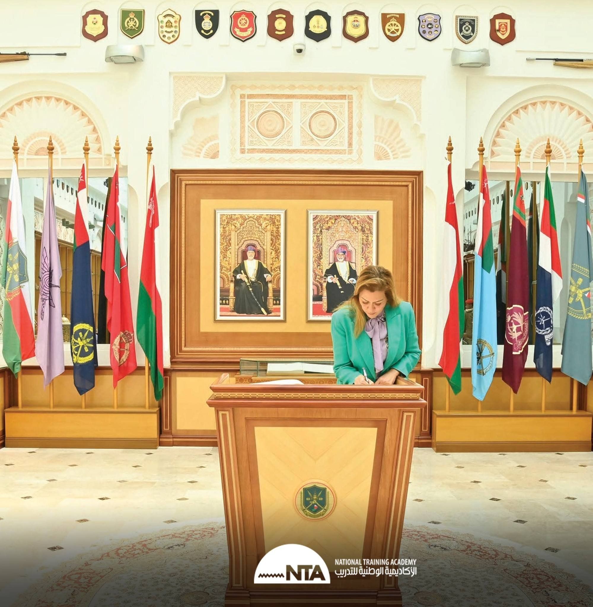 رشا راغب تطّلع على تجربة أكاديمية الدراسات الاستراتيجية العمانية (صور)