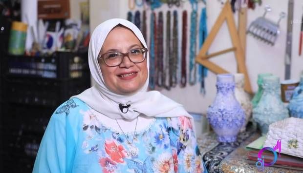 نهاد عبد الوهاب.. قصة سيدة مصرية تحول المخلفات إلى تحف رائعة