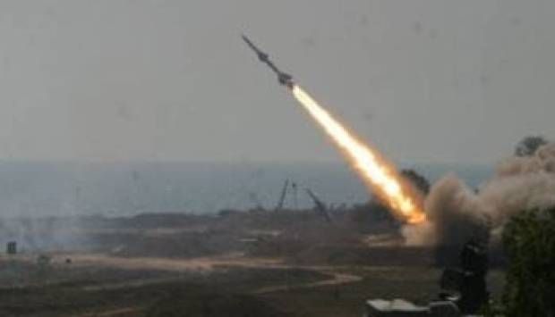 الاحتلال يطلق عددًا من الصواريخ تجاه لبنان ولا معلومات عن إصابات أو أضرار