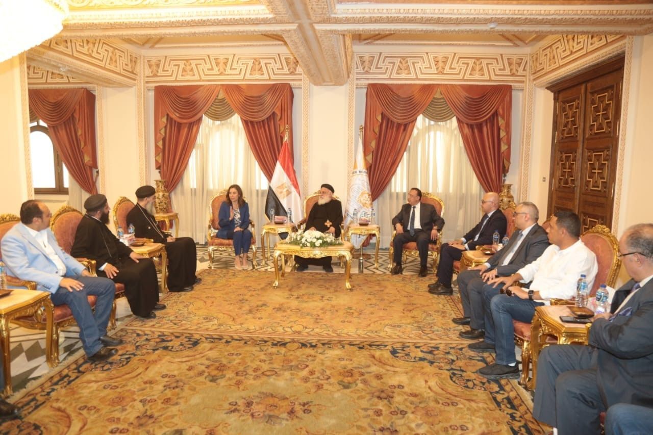 وزيرة الثقافة تفتتح معرض كتاب الكاتدرائية المرقسية بالإسكندرية (صور)