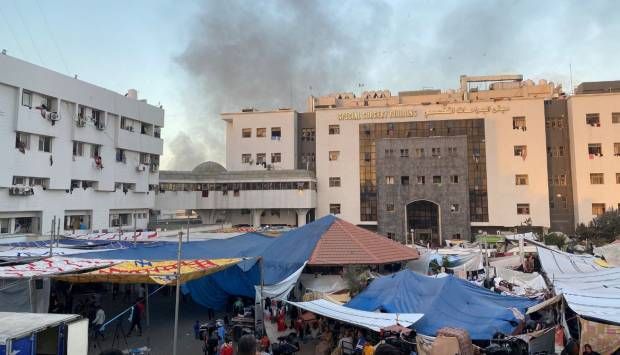 ظل شامخًا رغم قذائف الاحتلال.. محاولات لإعادة إصلاح مجمع الشفاء الطبي بغزة