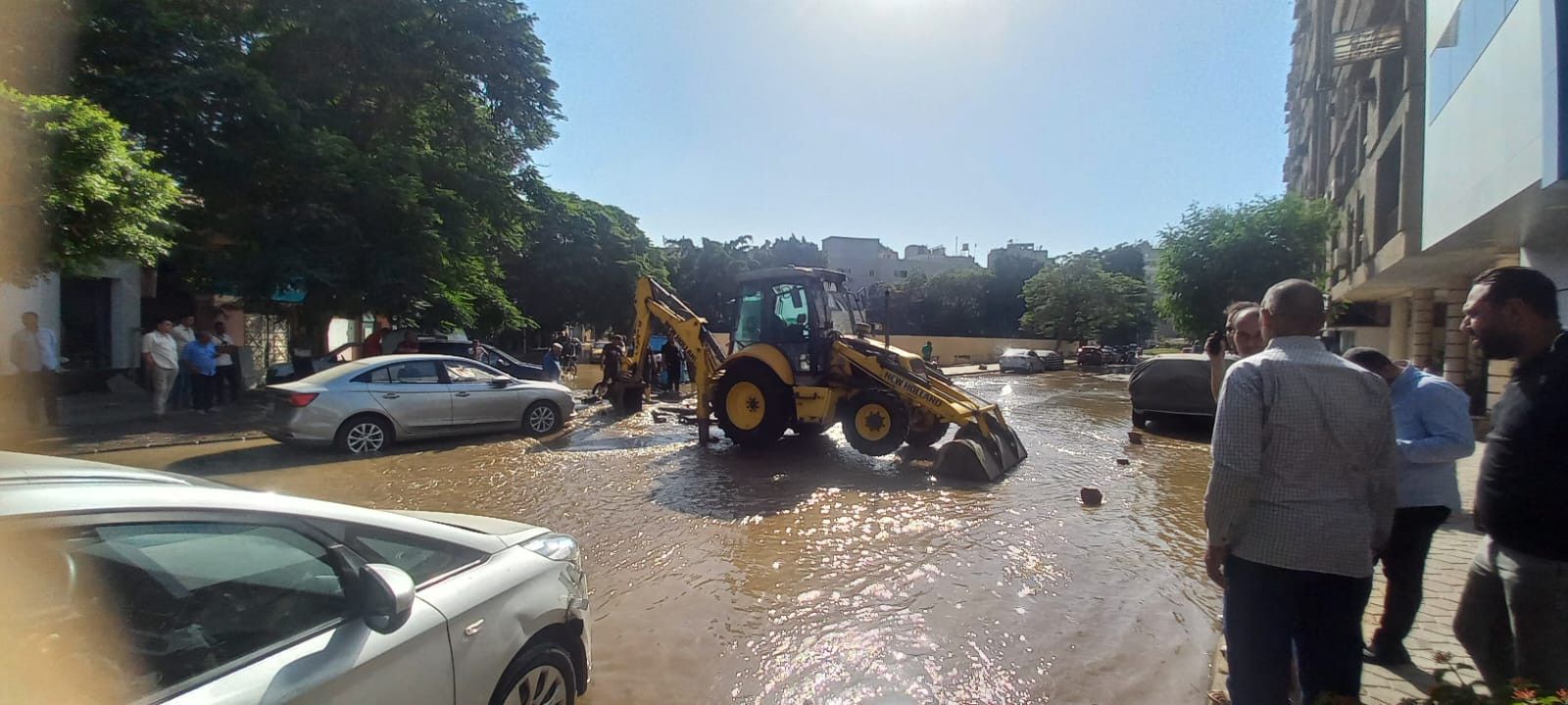 الجيزة: كسر مفاجئ بخط المياه بميدان فيني بالدقي.. والمحافظ يوجه بإصلاحه