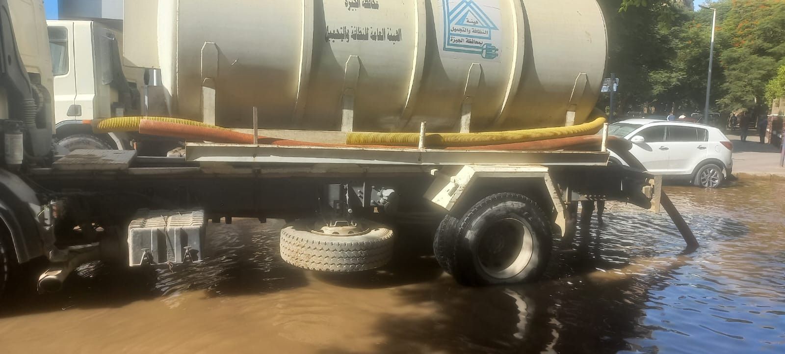 الجيزة: كسر مفاجئ بخط المياه بميدان فيني بالدقي.. والمحافظ يوجه بإصلاحه