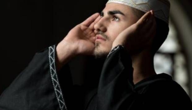 حكم إلقاء موعظة قبل صلاة الجنازة وبعد الدفن