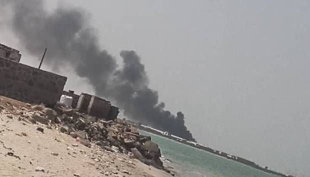 البحرية البريطانية تتلقى بلاغا عن حادث قرب ميناء المخا اليمنى