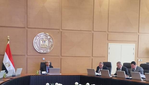 مشروعات جديدة.. محمد شاكر يناقش موازنة «القابضة لكهرباء مصر» لـ 2024 ـ 2025