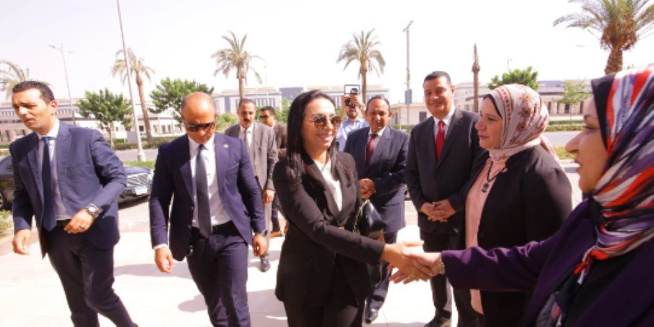 الدكتورة مايا مرسى تصل مقر وزارة التضامن فى العاصمة الإدارية.. صور