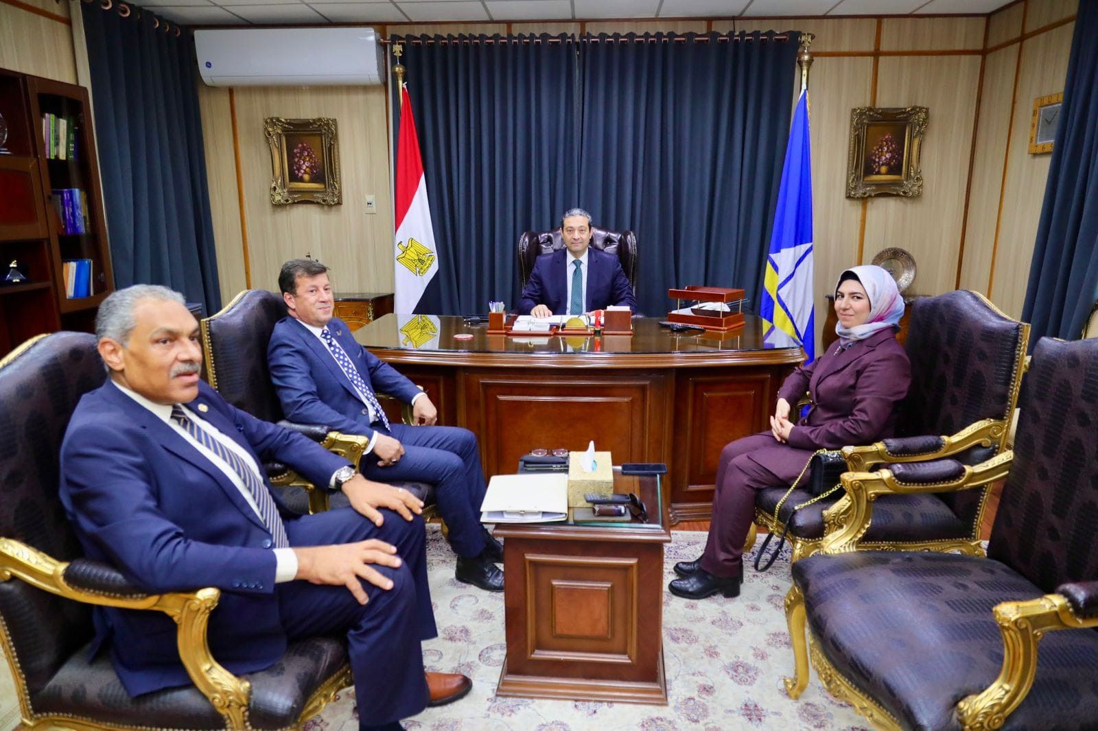 محافظ دمياط: التواجد وسط المواطنين وحل مشاكلهم فى مقدمة الأولويات