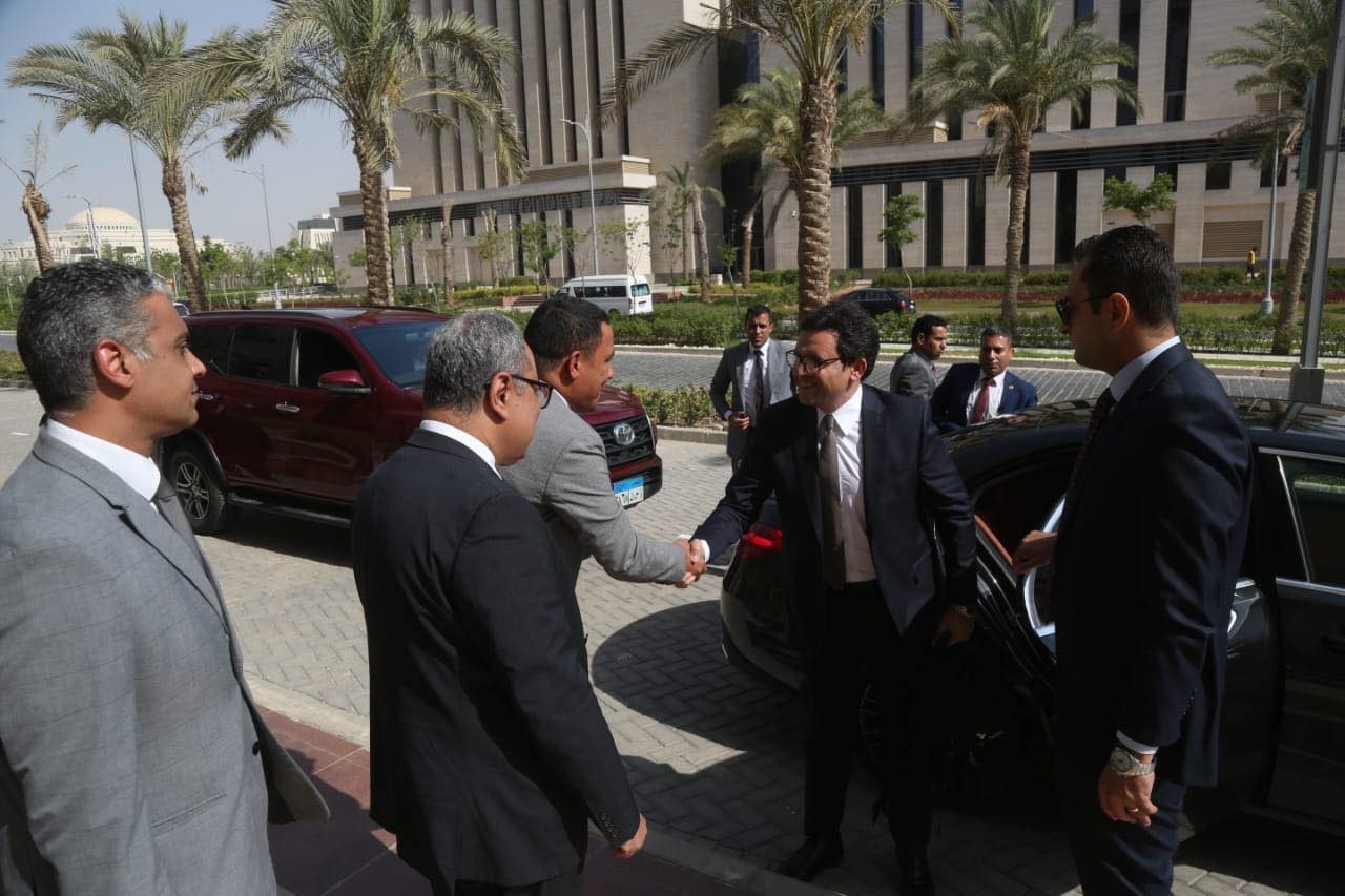 وزير الثقافة يوجه الشكر للدكتورة نيفين الكيلاني ويعلن خطة النهوض بالقطاع