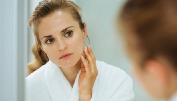 كيف تحمي نفسك من «التينيا» في الحر؟.. أستاذ أمراض جلدية يجيب