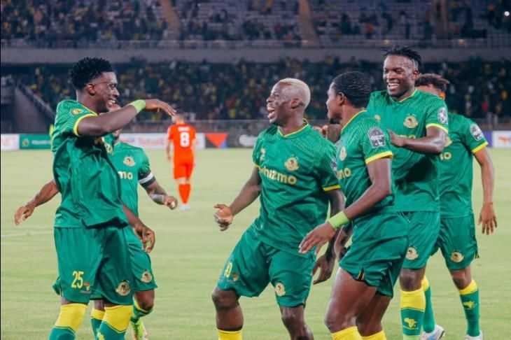 بديلا لنجم وسط ملعب القلعة الحمراء.. الأهلي يسعى لخطف نجم نادي يانج أفريكانز