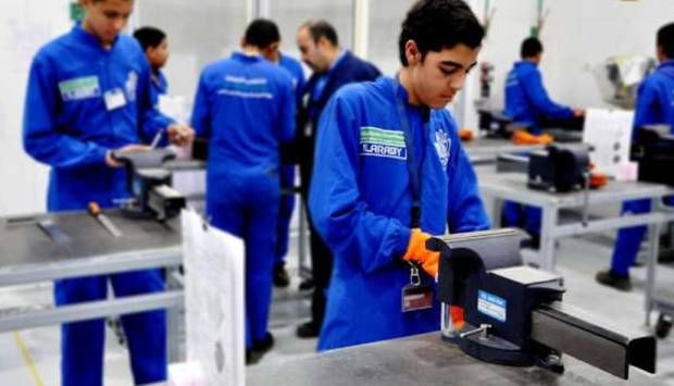 خطوة بخطوة.. طريقة التقديم في مدارس التكنولوجيا التطبيقية (إنفوجراف)