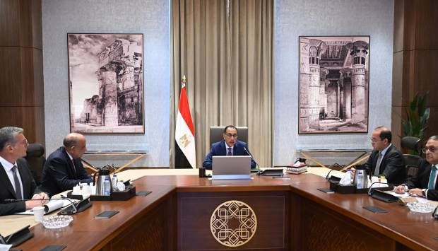 نشاط الحكومة في أول يوم عمل (إنفوجراف)