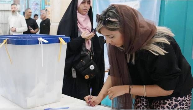 عاجل.. فتح مراكز الاقتراع بجولة الإعادة للانتخابات الرئاسية الإيرانية