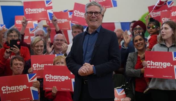 زعيم حزب العمال البريطاني يحقق انتصارا كبيرا في الانتخابات التشريعية