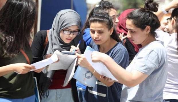 طلاب الثانوية: أسئلة الكيمياء صعبة.. و«الجغرافيا» متوسط المستوى