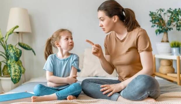 أخلاقنا الجميلة.. كيف تعلمين طفلك احترام الآخرين؟ (إنفوجراف)