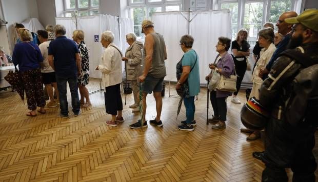 بدء التصويت في الجولة الثانية من الانتخابات التشريعية المبكرة في فرنسا