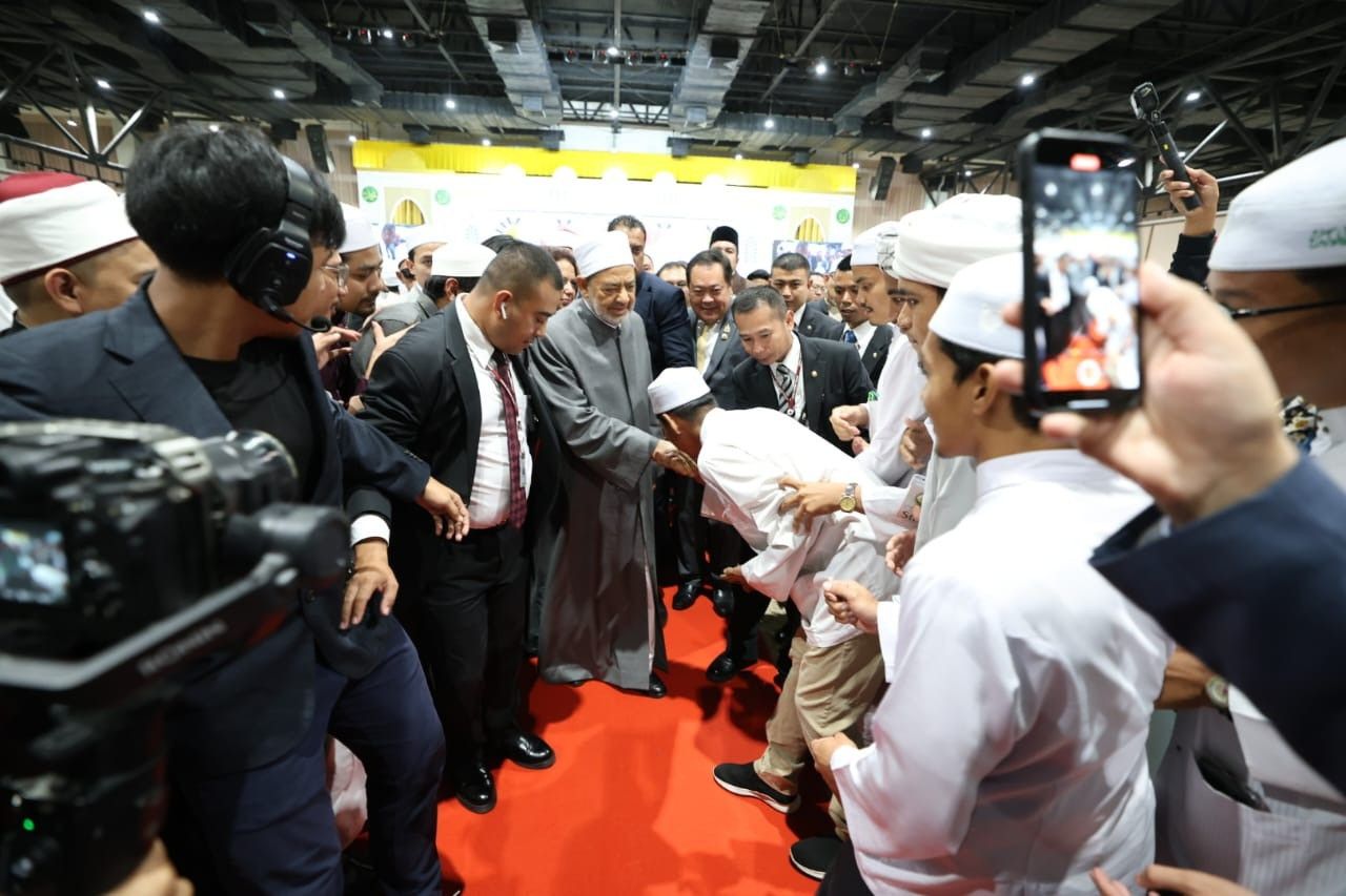 شيخ الأزهر: العلاقة التي تربط المسلمين بغيرهم قائمة على التعارف والتعايش