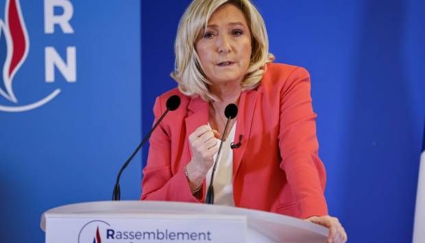 زعيمة حزب التجمع اليميني: الرئيس ماكرون في وضع لا يمكن الدفاع عنه