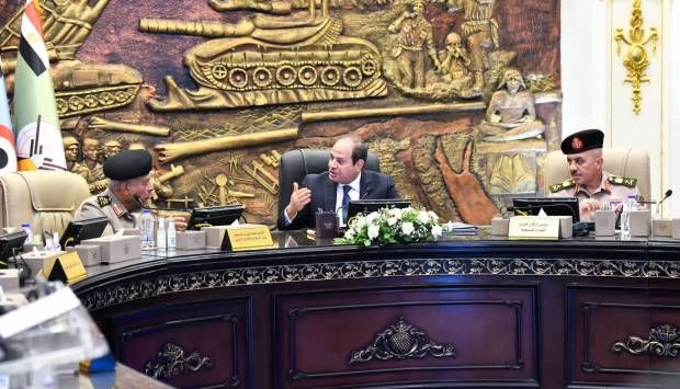 خلال جولته.. الرئيس يثني على انضباط طلبة الأكاديمية العسكرية (فيديو)